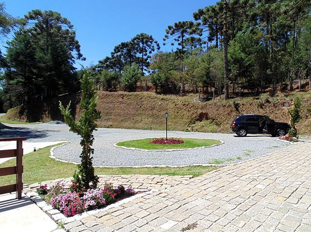Estacionamento Pousada Chateau dos Fontes