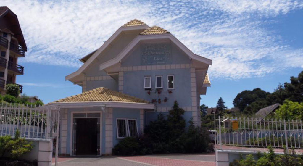 Fachada Pousada Chateau do Luar