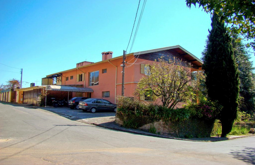 fachada-pousada-curumi-campos-do-jordao-01