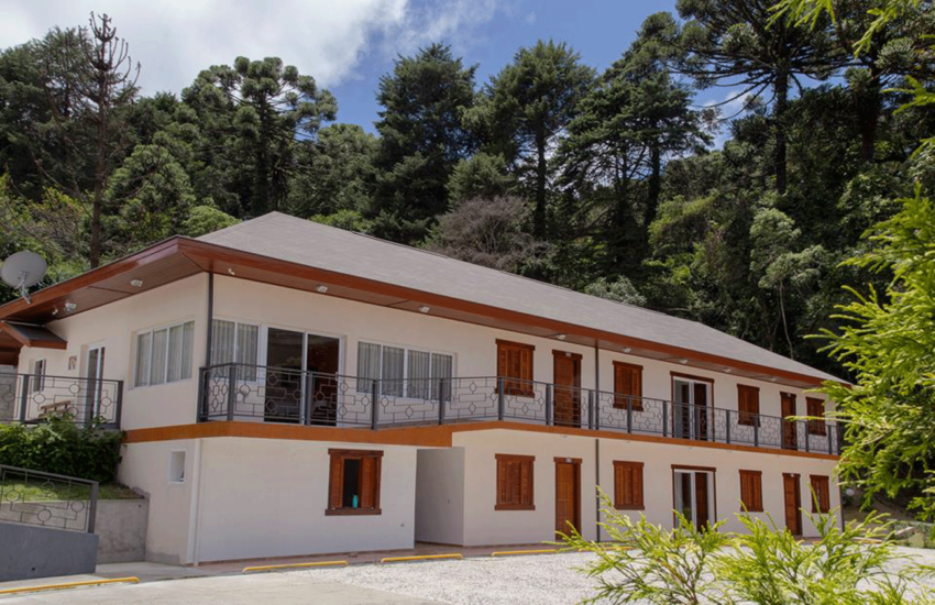 fachada-pousada-recanto-feliz-campos-do-jordao-02