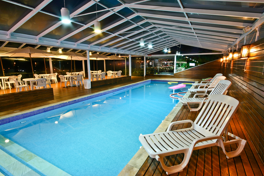Piscina Hotel Chris Park