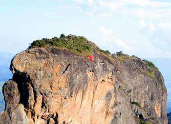 Pedra do Baú &eacute; Monumento Natural