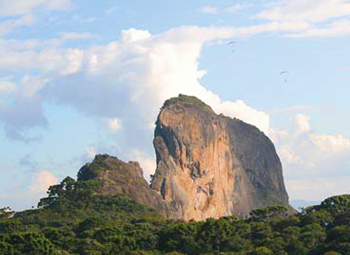 Pedra do Baú &eacute; Monumento Natural